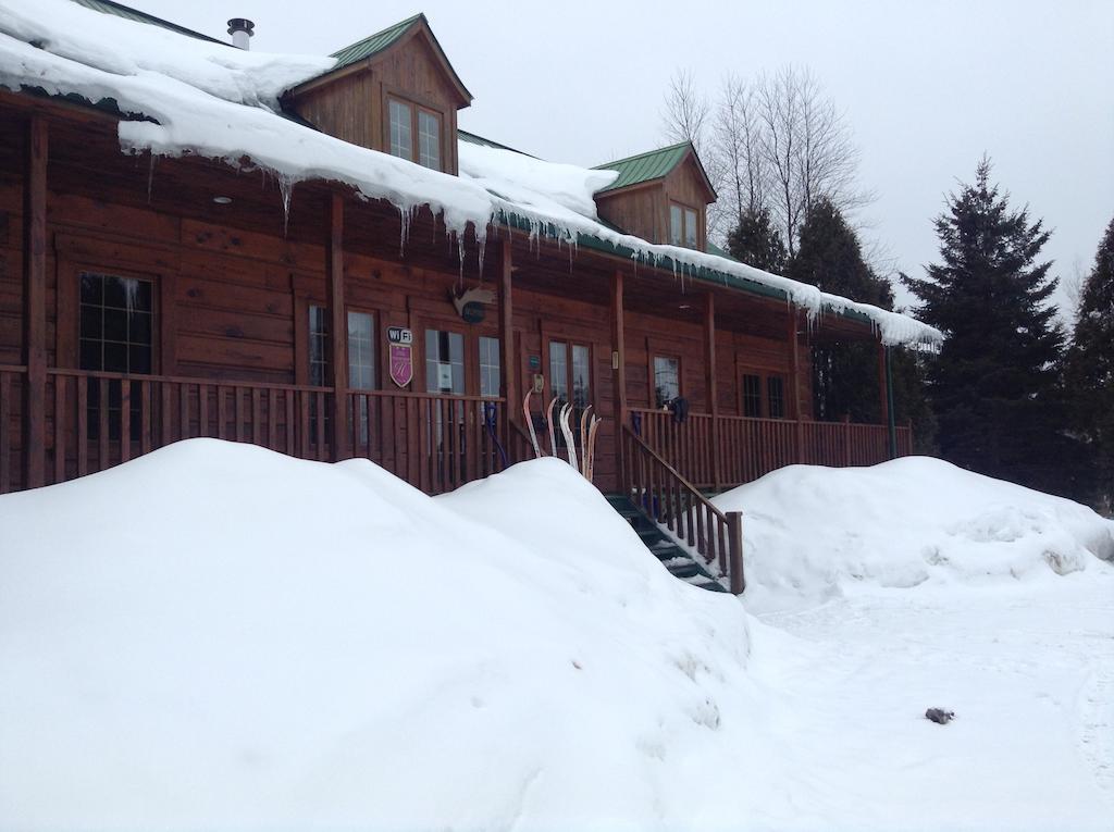 Hotel Aux Berges Du St-Maurice Saint-Jean-des Piles Exteriér fotografie