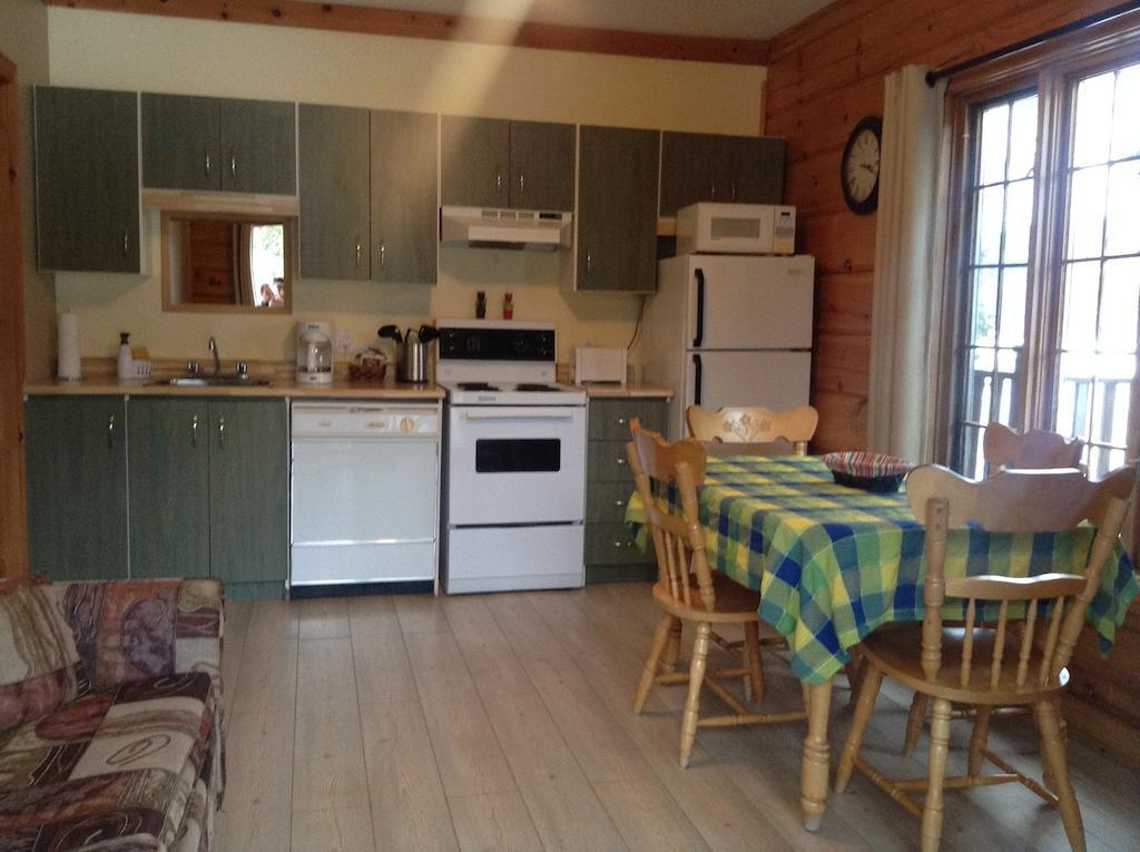 Hotel Aux Berges Du St-Maurice Saint-Jean-des Piles Pokoj fotografie